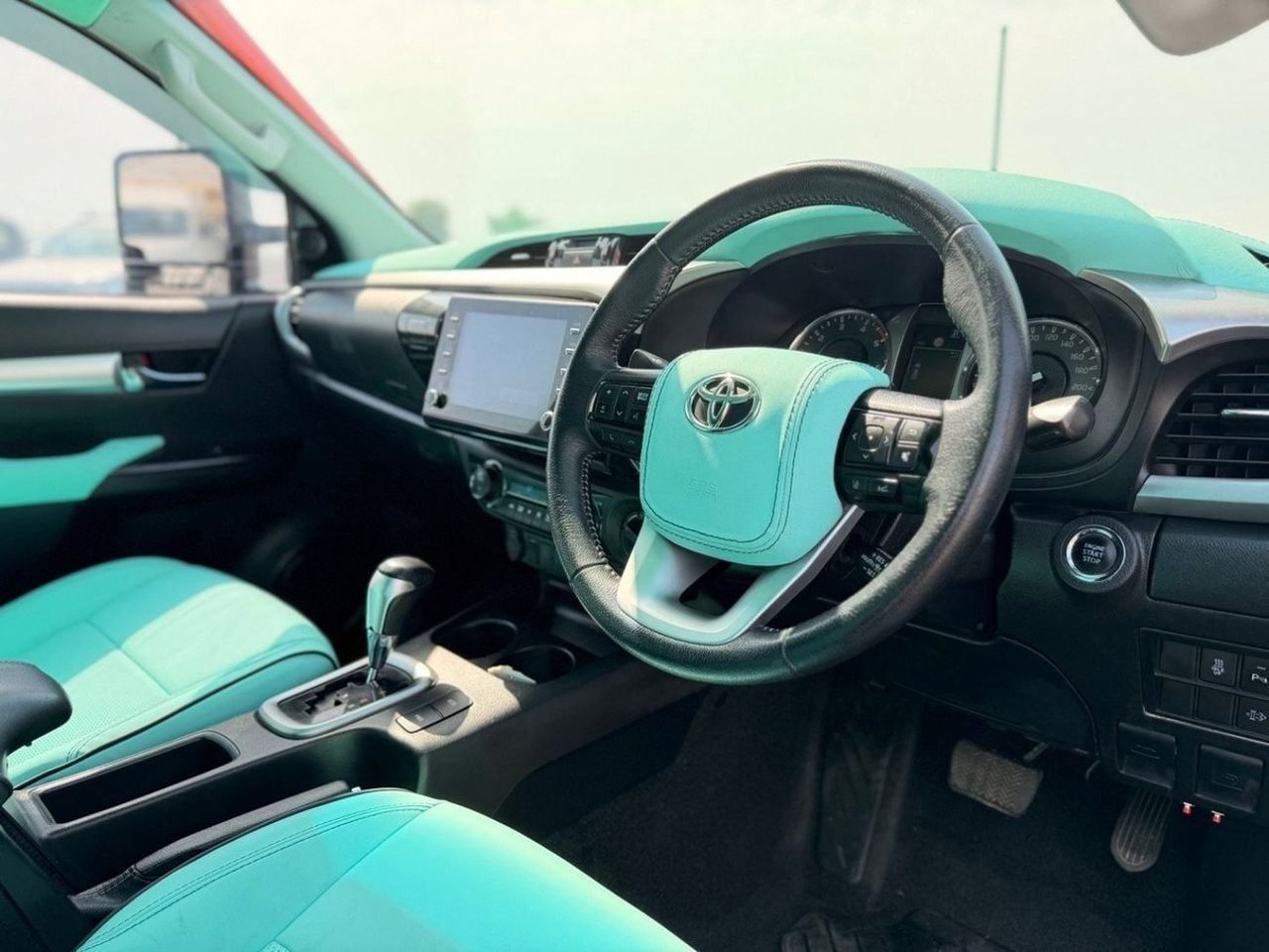 Car Image 2019 TOYOTA HILUX 