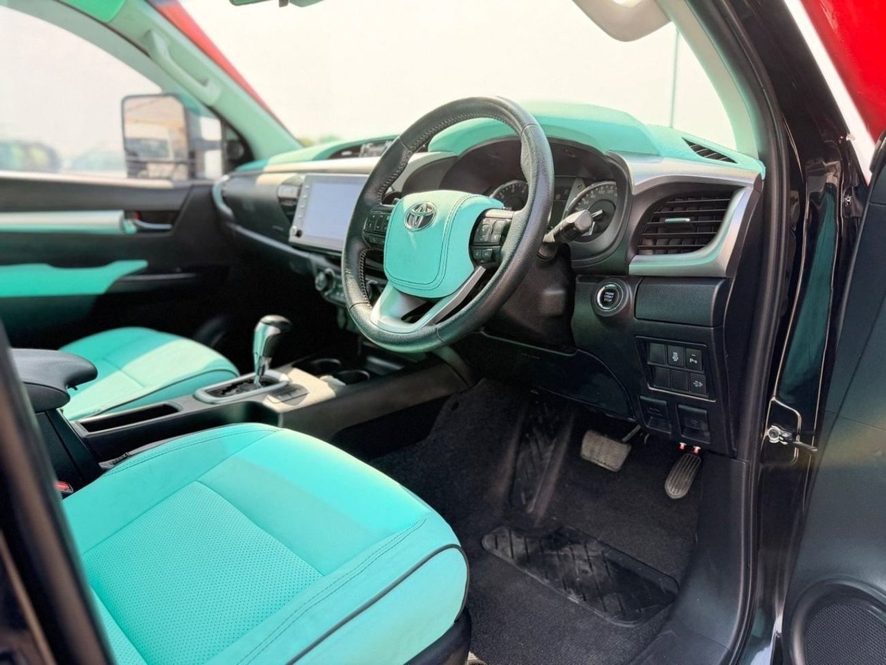 Car Image 2019 TOYOTA HILUX 