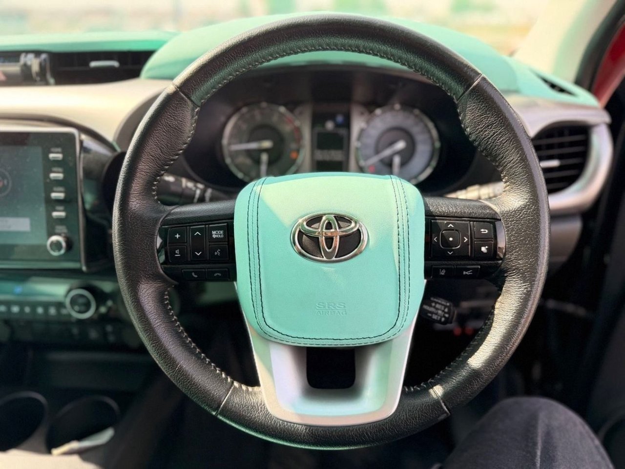 Car Image 2019 TOYOTA HILUX 