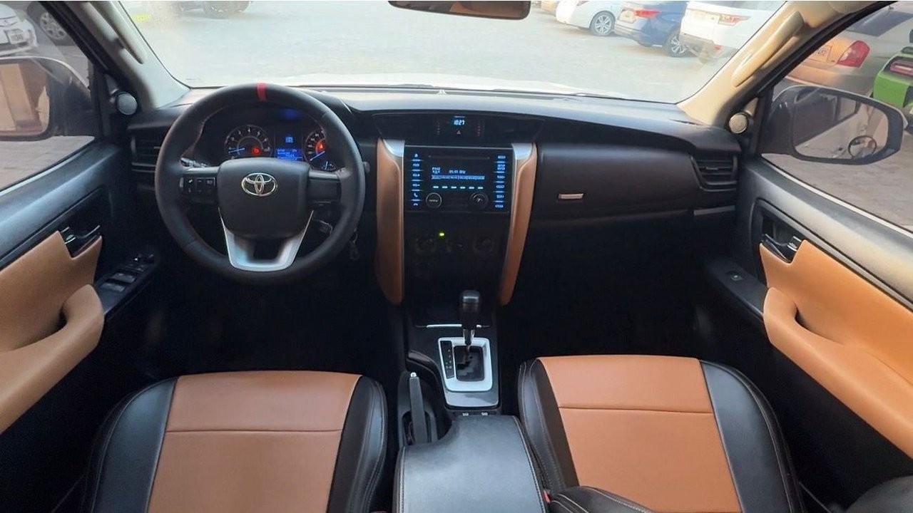 Car Image 2016 TOYOTA FORTUNER 