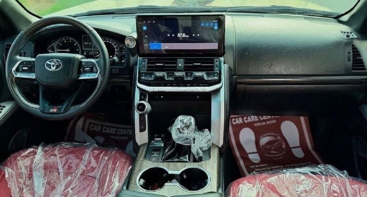 Car Image 2018 TOYOTA LAND CRUISER 