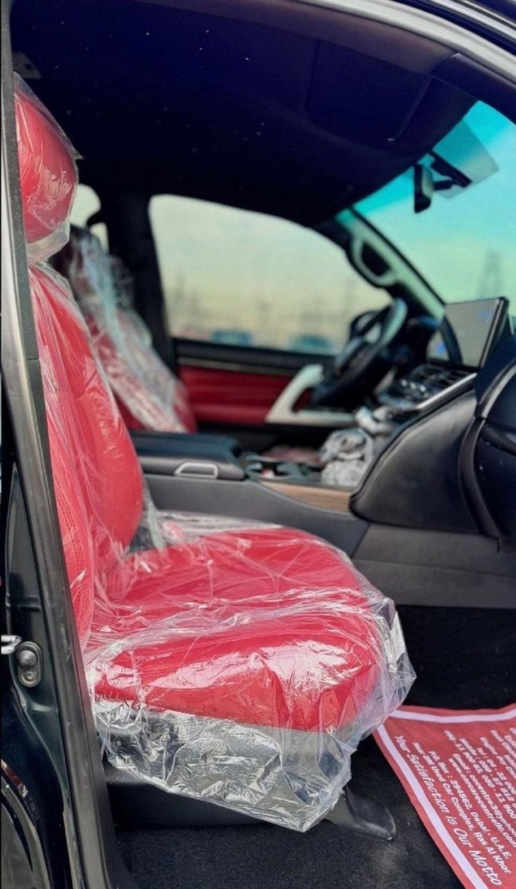 Car Image 2018 TOYOTA LAND CRUISER 