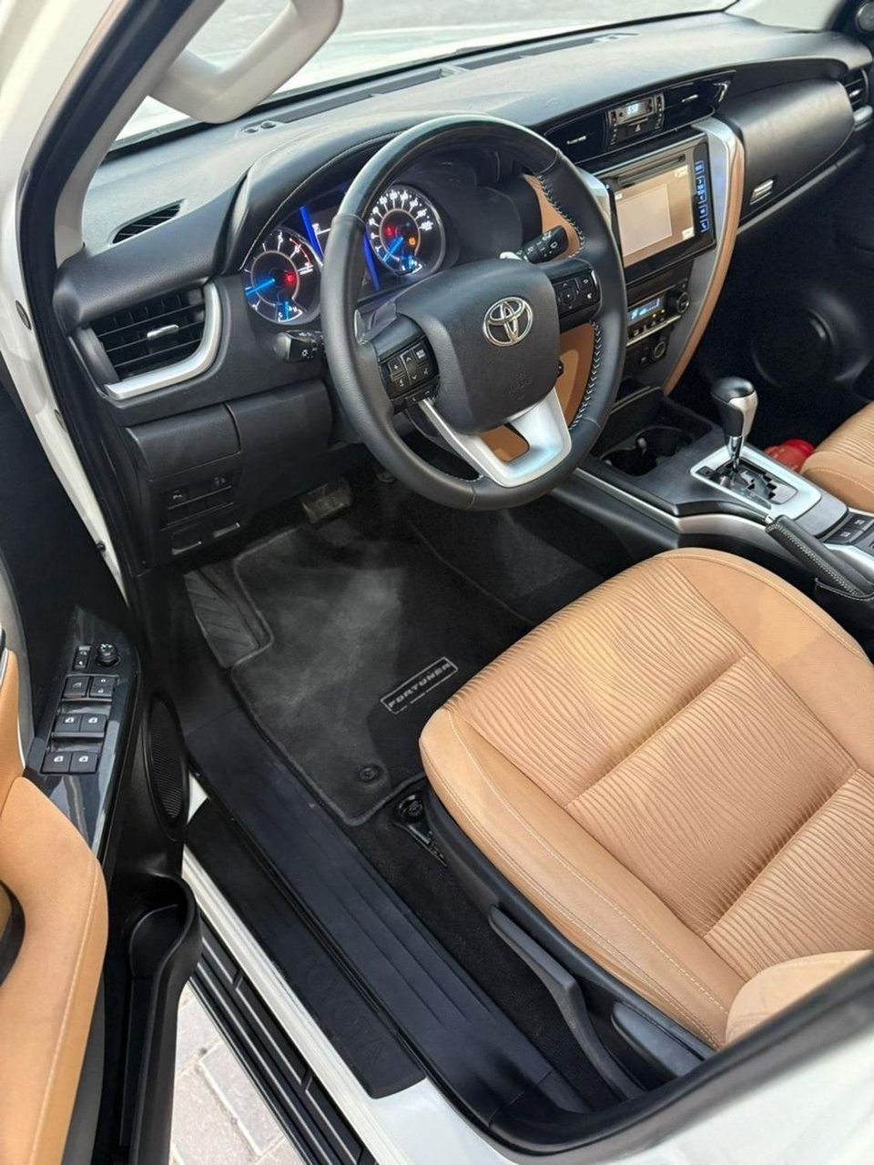 Car Image 2020 TOYOTA FORTUNER 