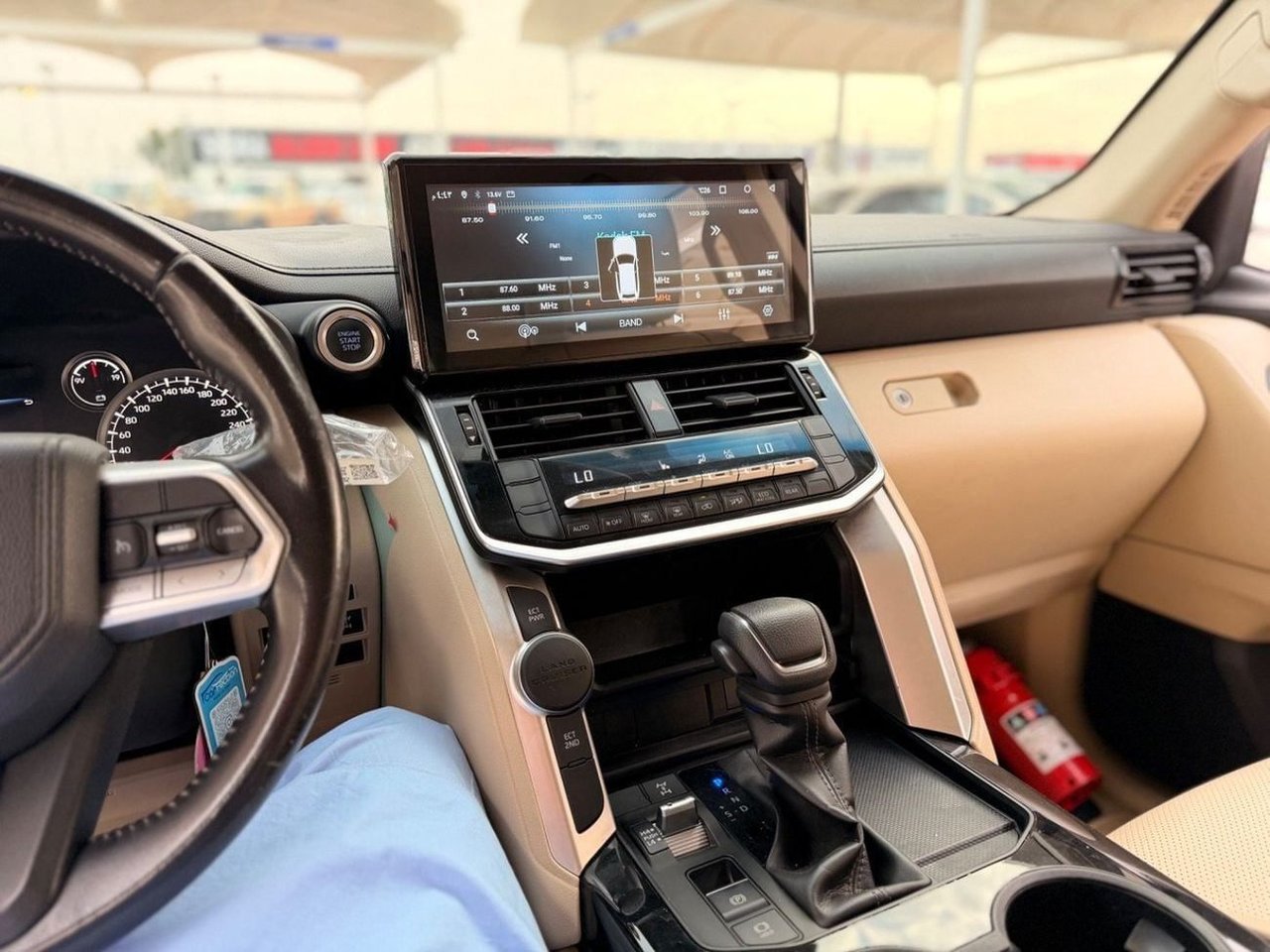 Car Image 2018 TOYOTA LAND CRUISER 