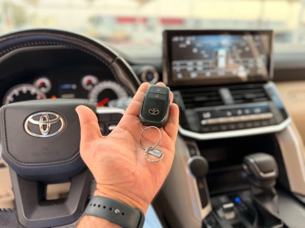 Car Image 2018 TOYOTA LAND CRUISER 