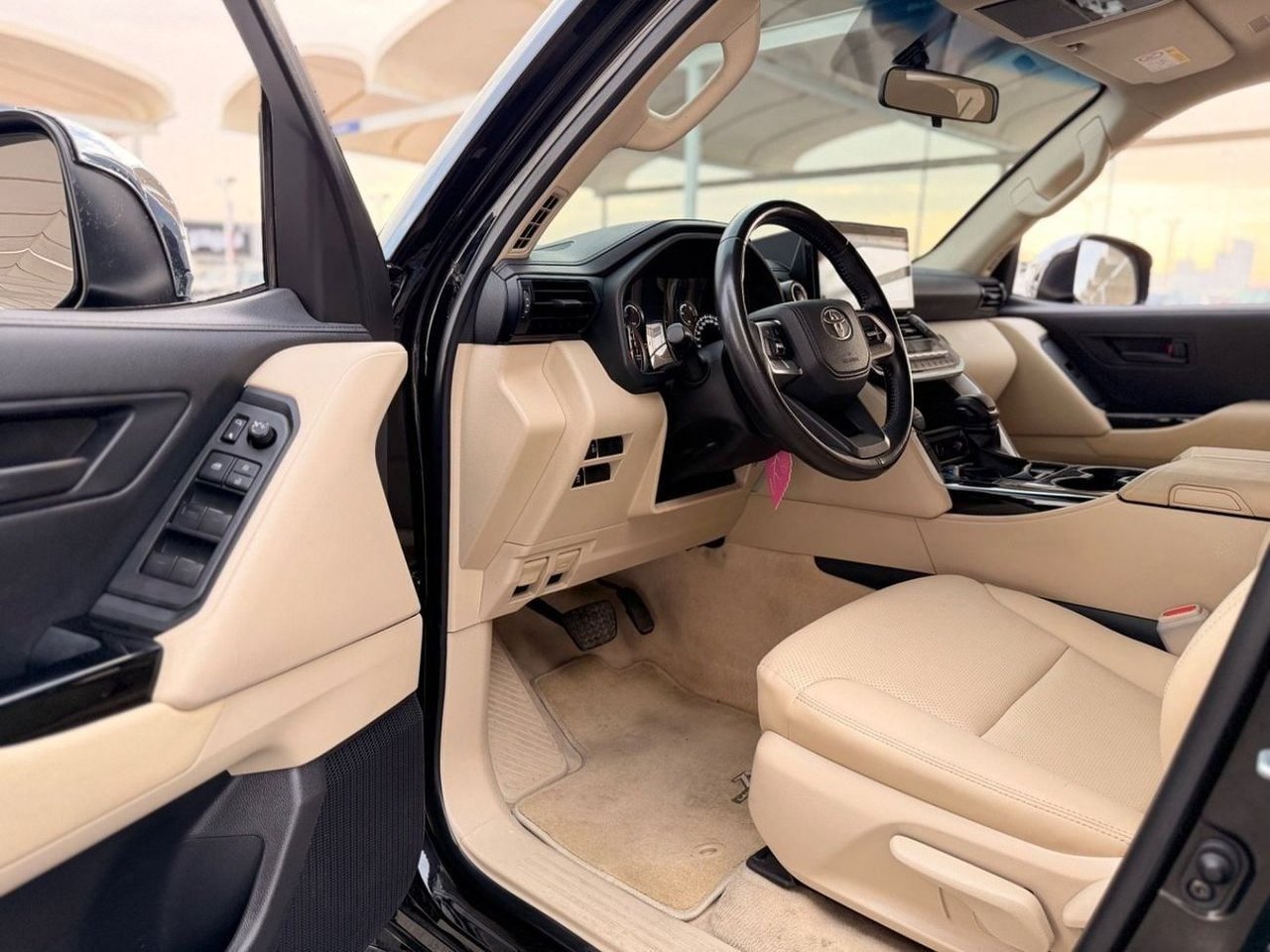 Car Image 2018 TOYOTA LAND CRUISER 