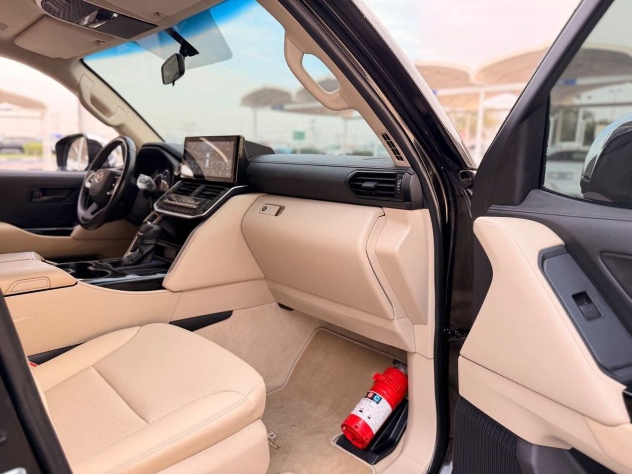 Car Image 2018 TOYOTA LAND CRUISER 