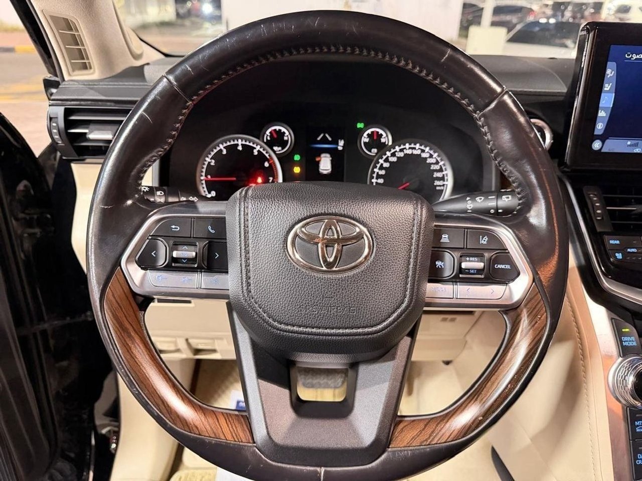 Car Image 2022 TOYOTA LAND CRUISER 