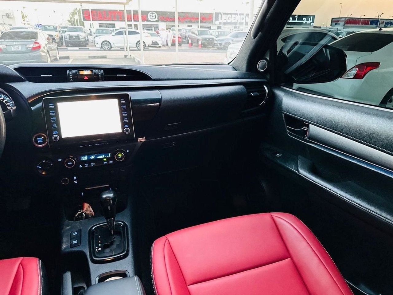 Car Image 2020 TOYOTA HILUX 