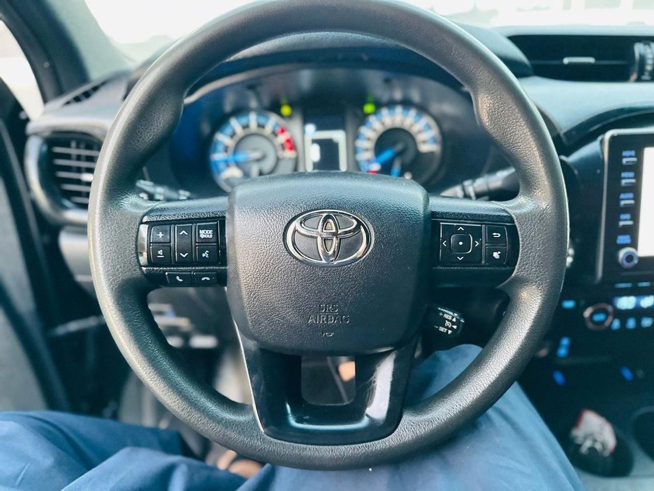 Car Image 2020 TOYOTA HILUX 