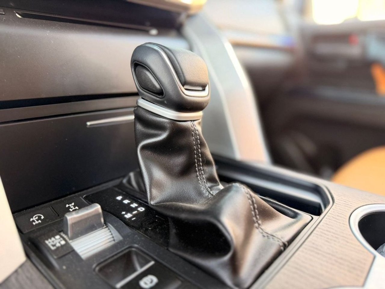 Car Image 2017 TOYOTA LAND CRUISER 