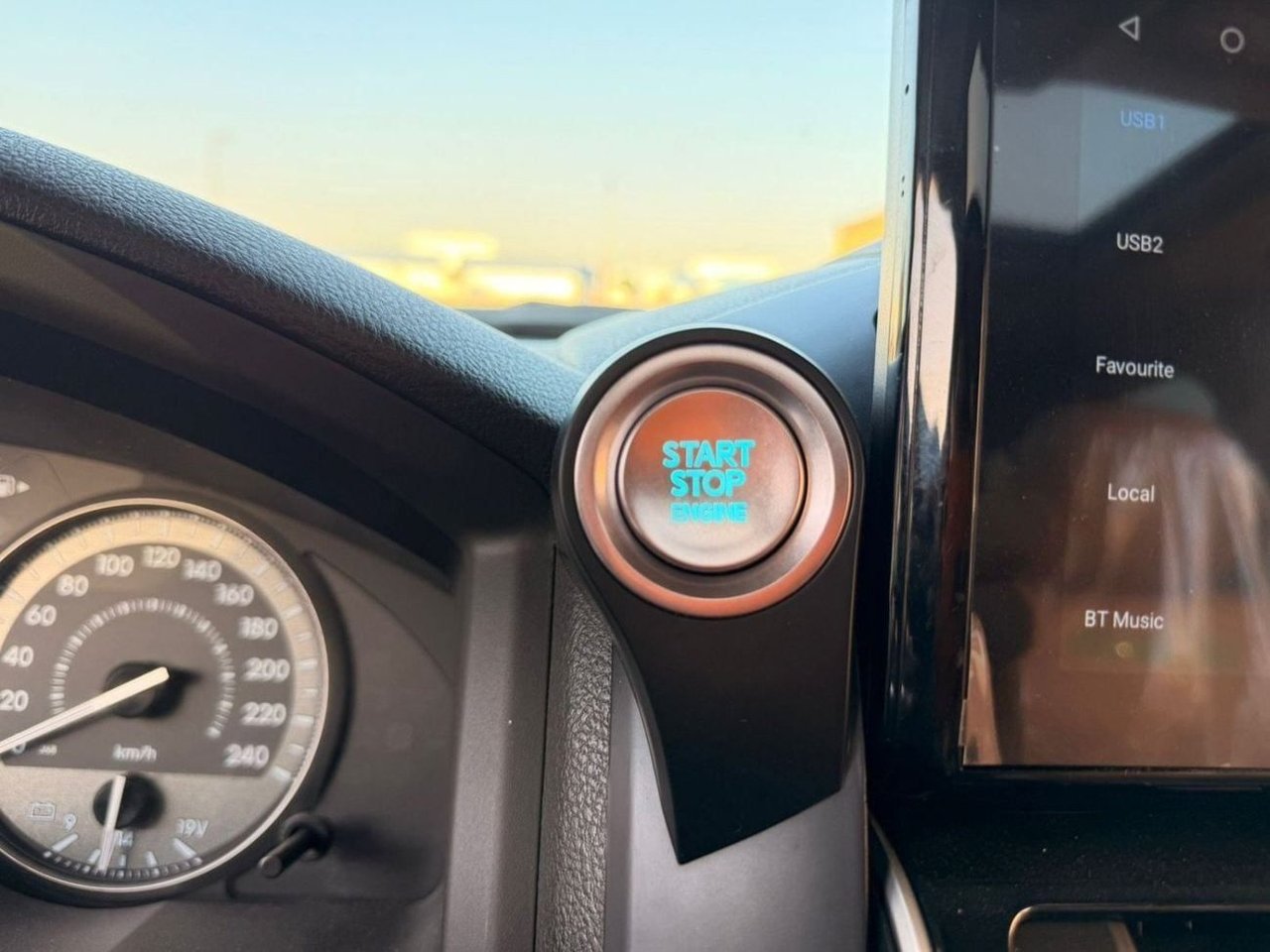 Car Image 2017 TOYOTA LAND CRUISER 