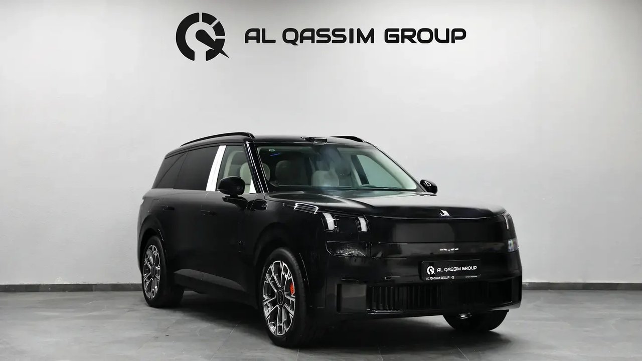 LYNK & CO 900  2025