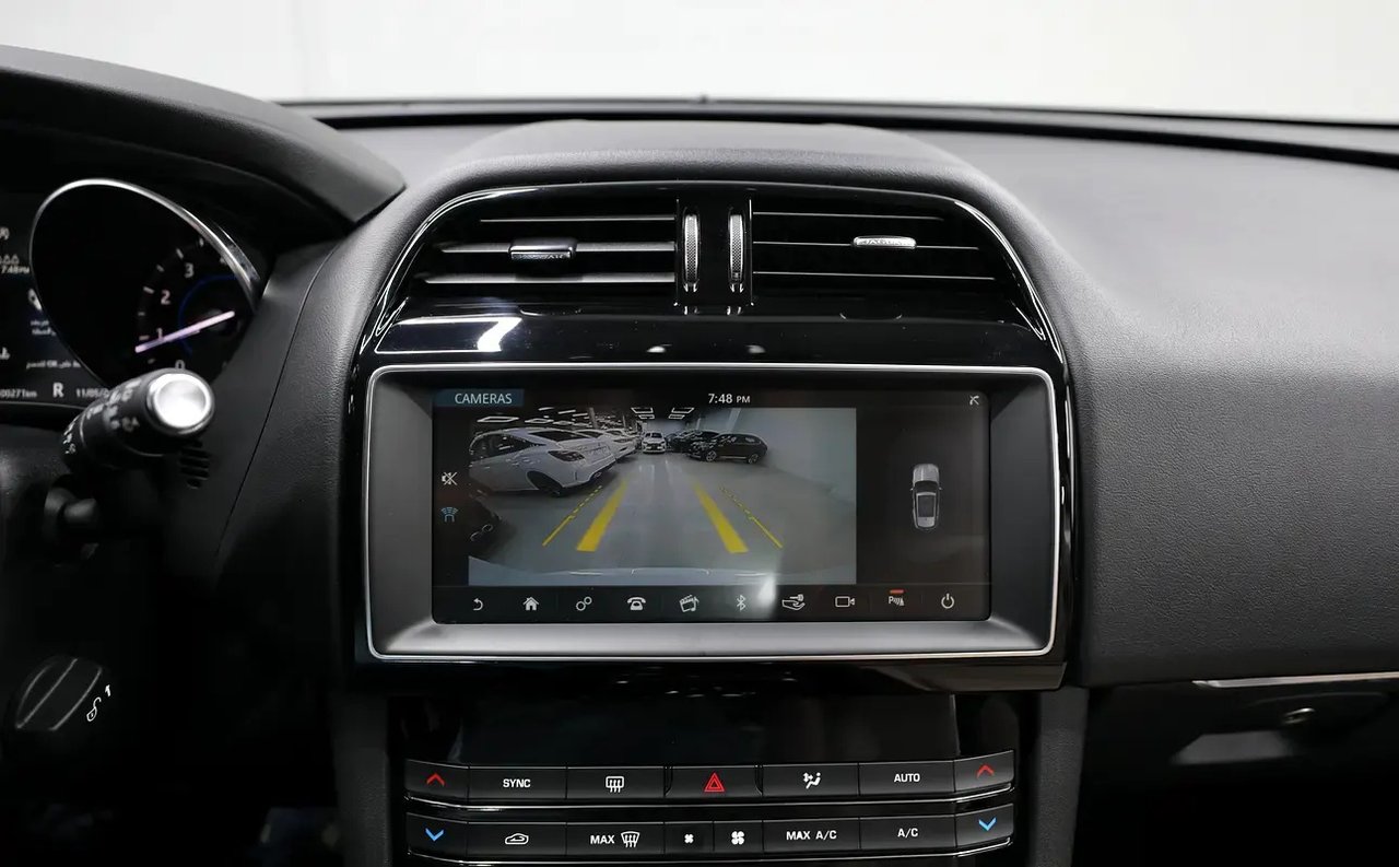 Car Image 2019 JAGUAR F-PACE 