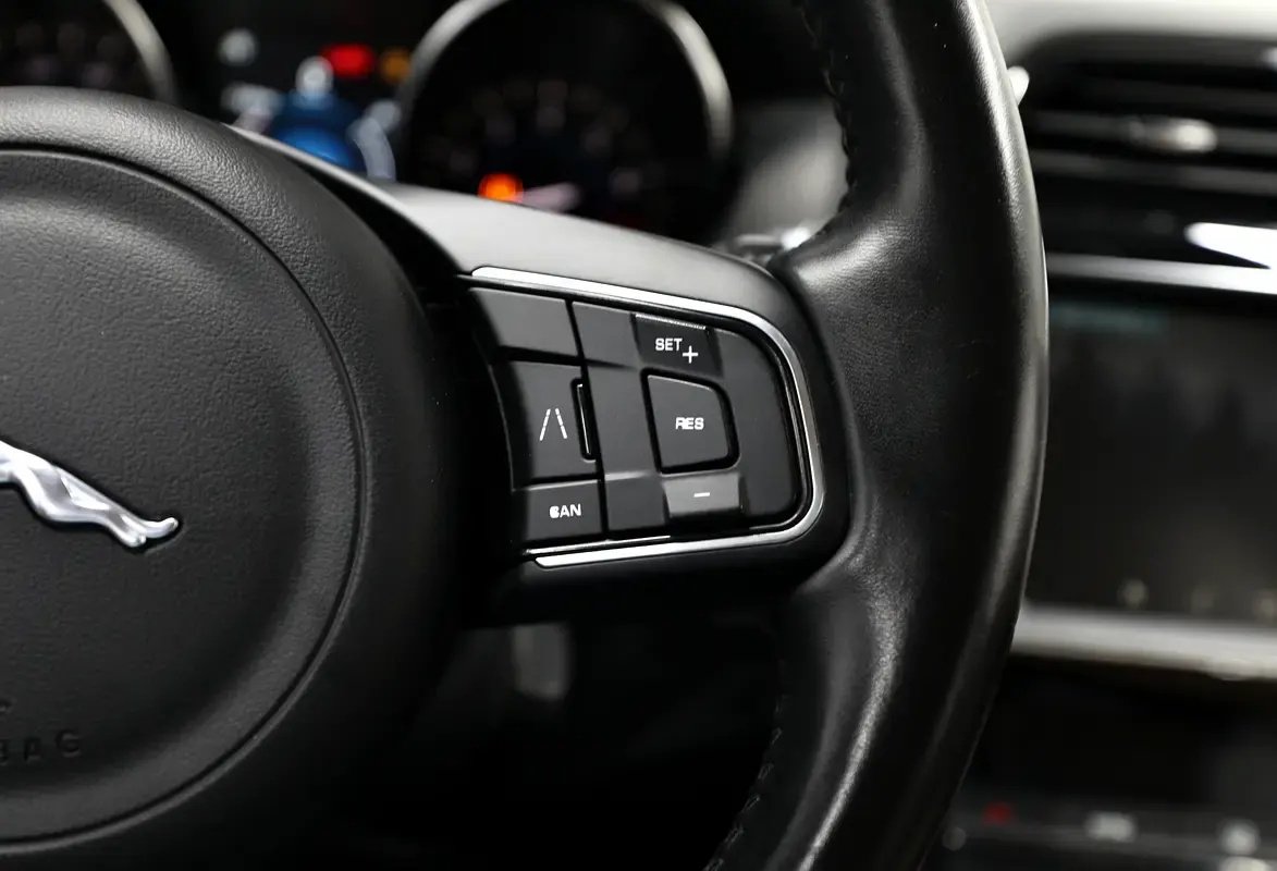 Car Image 2019 JAGUAR F-PACE 