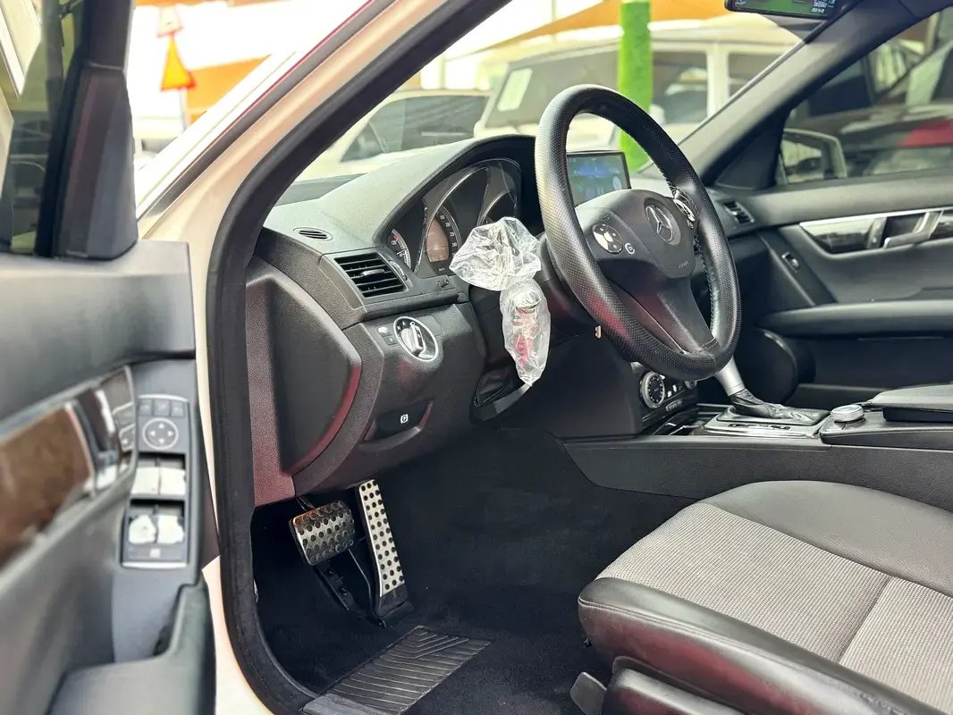 Car Image 2011 MERCEDES C Class 