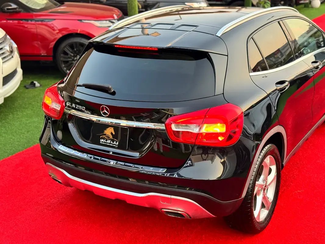 Car Image 2020 MERCEDES GLA CLASS 