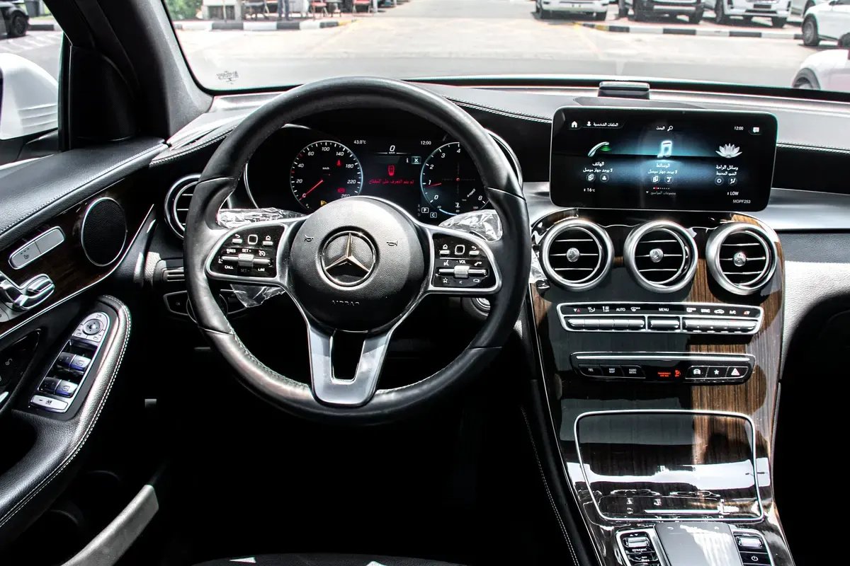 Car Image 2020 MERCEDES GLC CLASS 