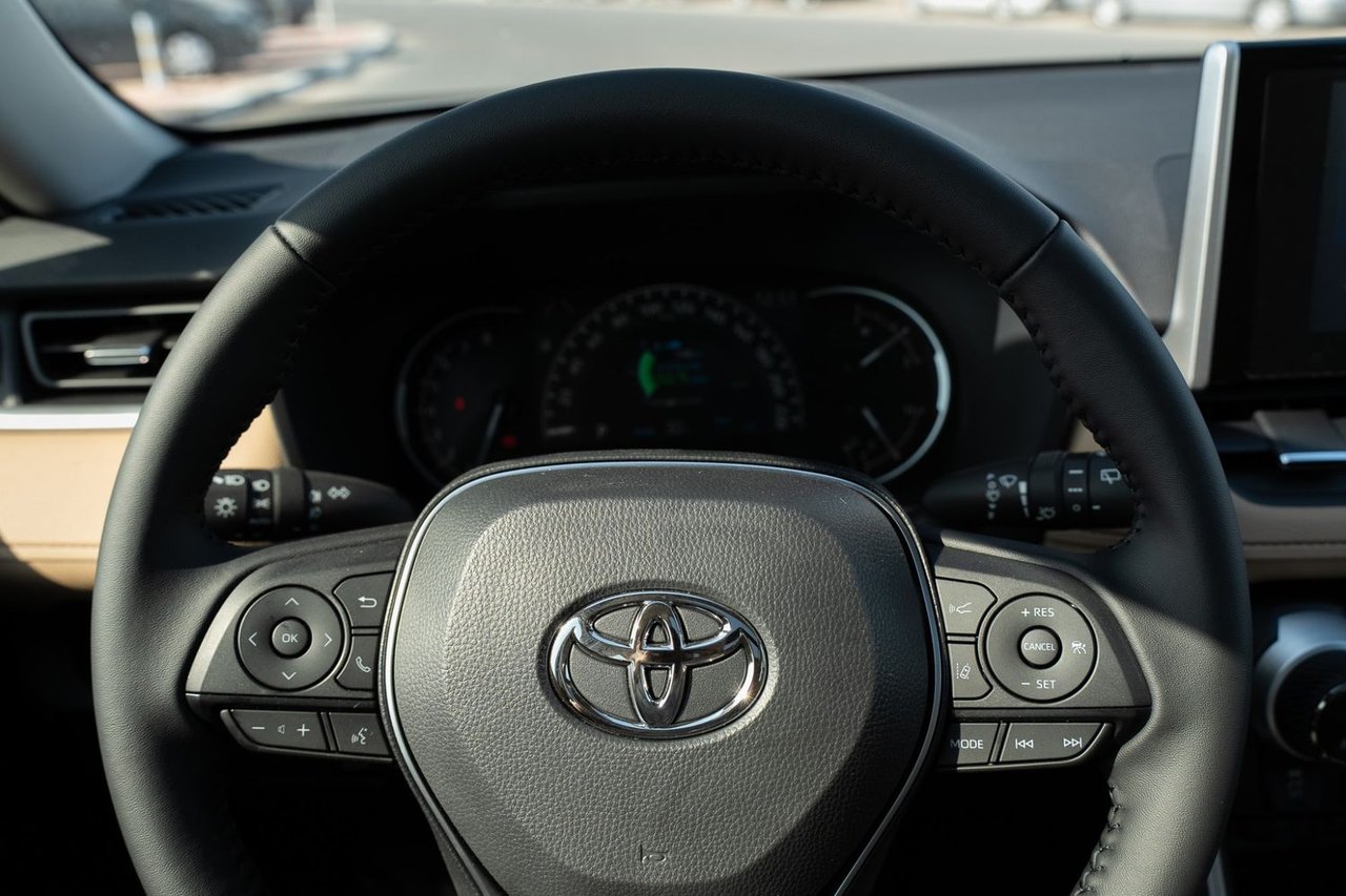 Car Image 2025 TOYOTA RAV4 