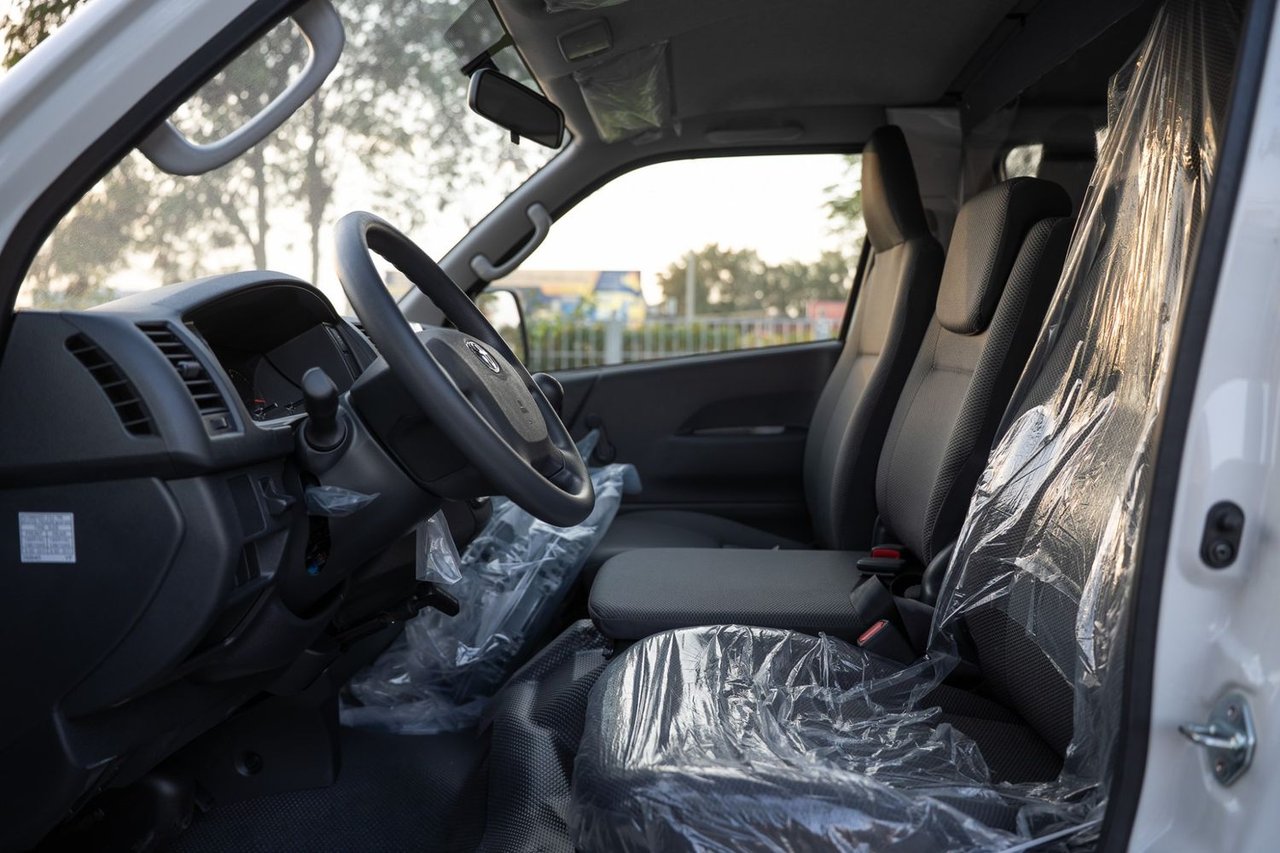 Car Image 2025 TOYOTA Hiace 
