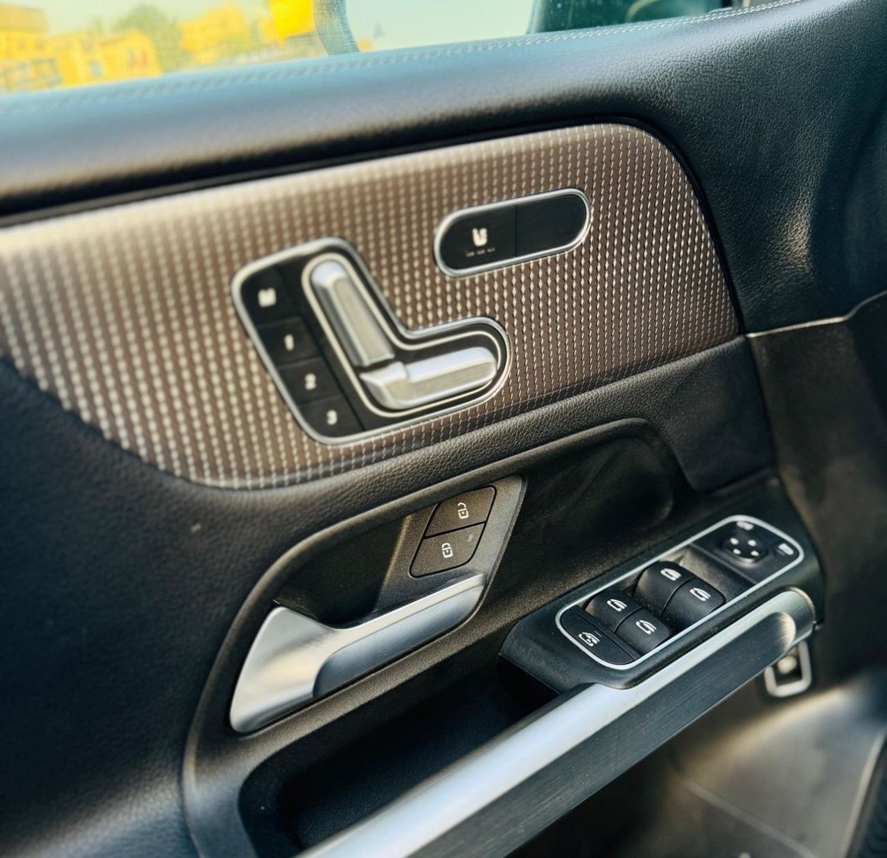 Car Image 2020 MERCEDES GLB CLASS 