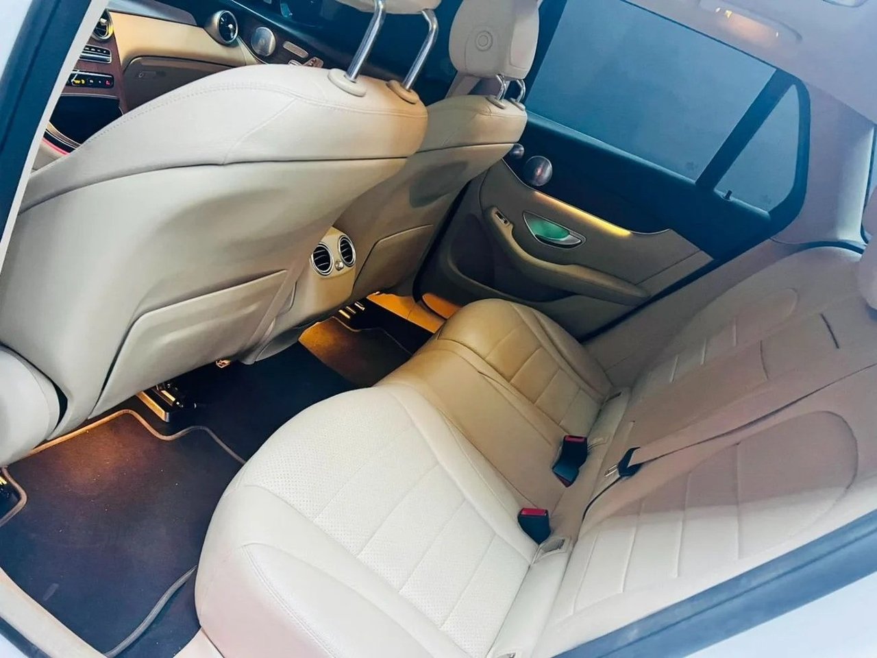 Car Image 2020 MERCEDES GLC CLASS 