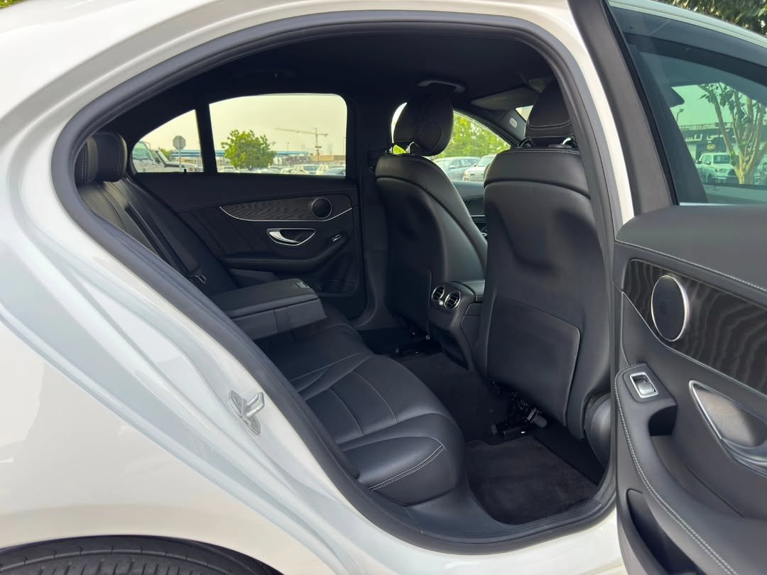 Car Image 2016 MERCEDES C Class 