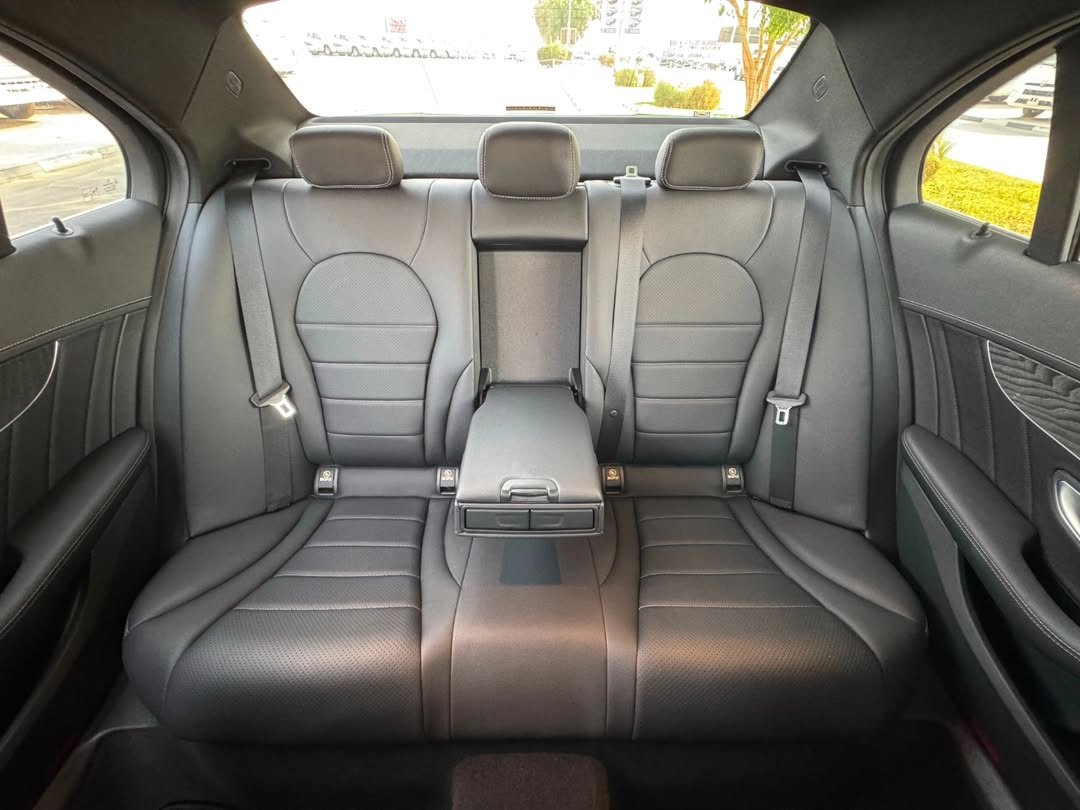 Car Image 2016 MERCEDES C Class 