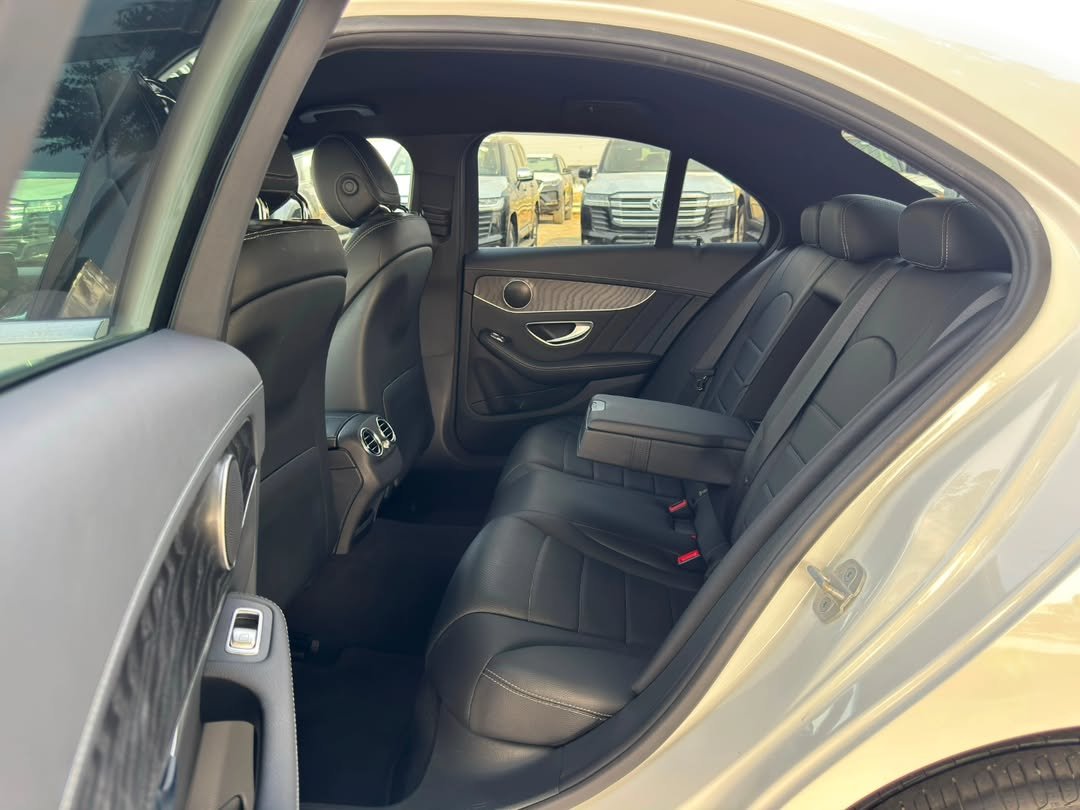 Car Image 2016 MERCEDES C Class 