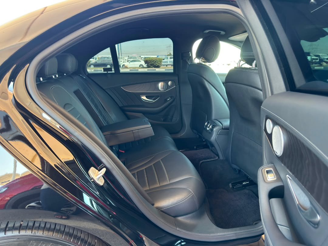 Car Image 2016 MERCEDES C Class 