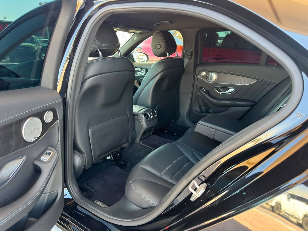 Car Image 2016 MERCEDES C Class 