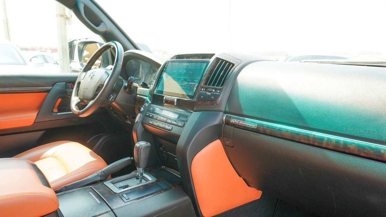 Car Image 2011 TOYOTA LAND CRUISER 