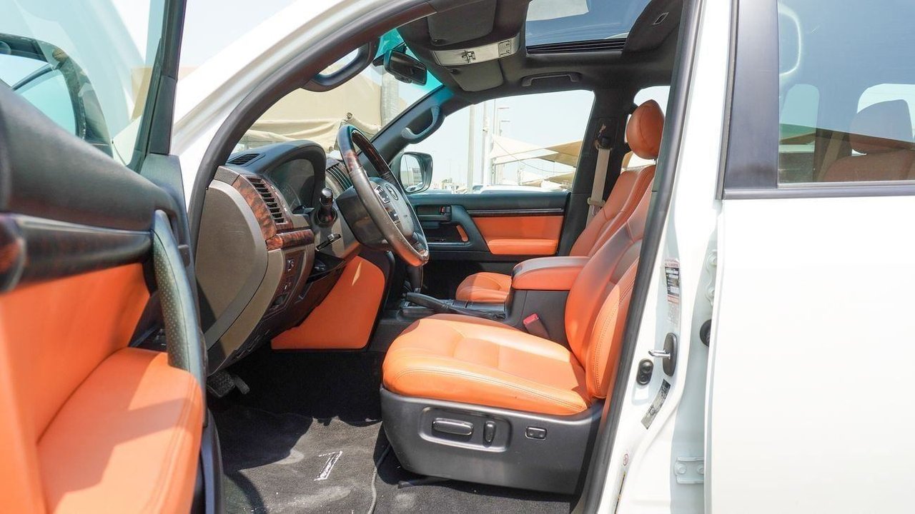 Car Image 2011 TOYOTA LAND CRUISER 