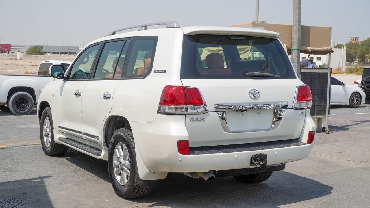 Car Image 2011 TOYOTA LAND CRUISER 