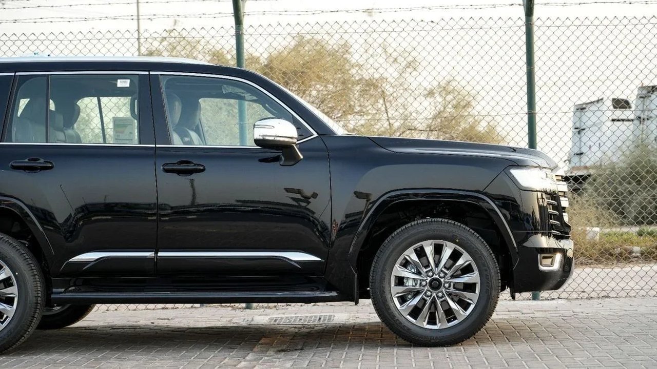 Car Image 2025 TOYOTA LAND CRUISER 