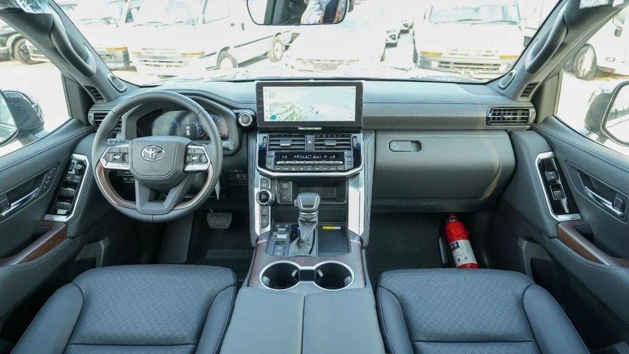 Car Image 2025 TOYOTA LAND CRUISER 