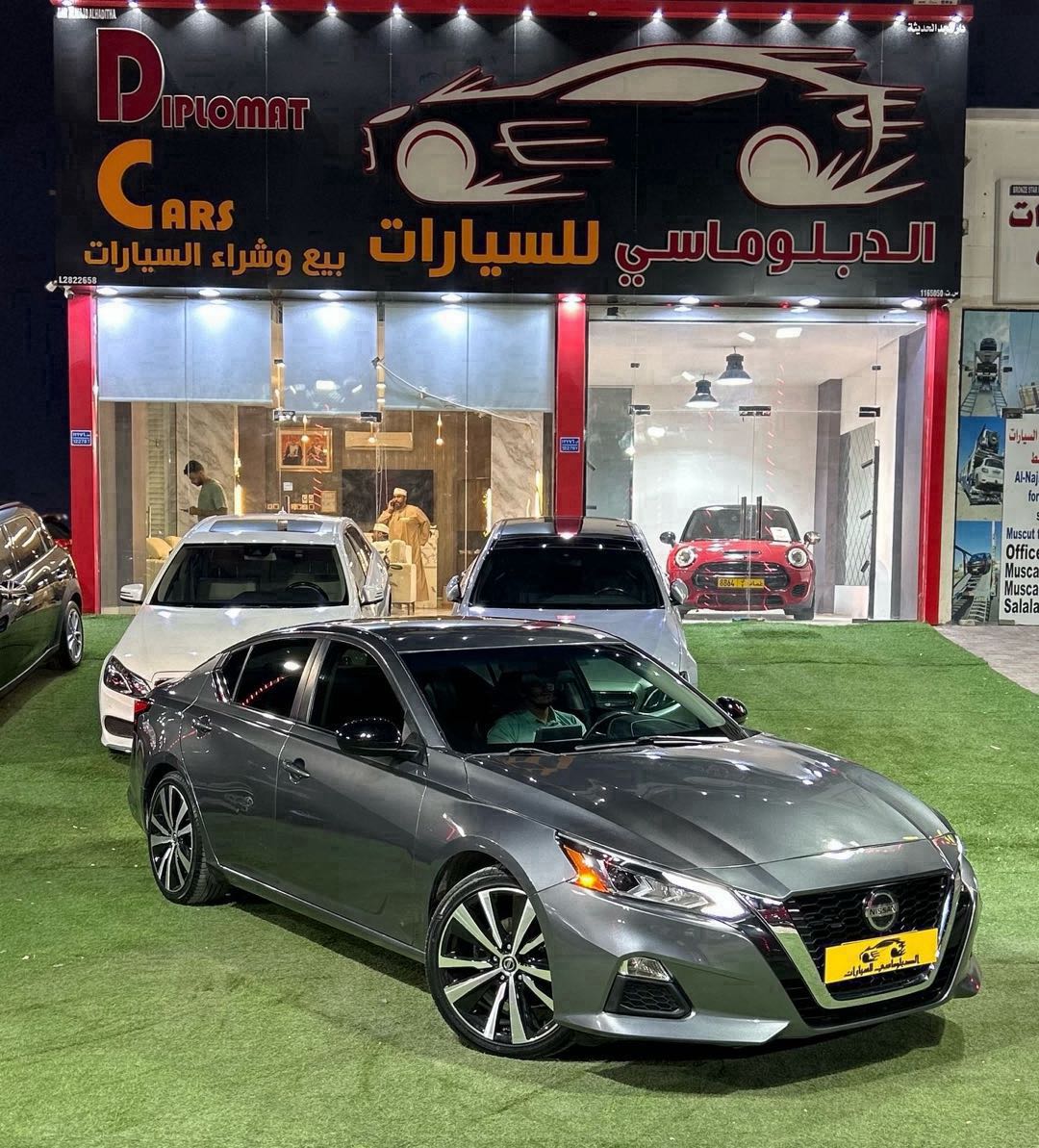 Car Image 2019 NISSAN ALTIMA SR