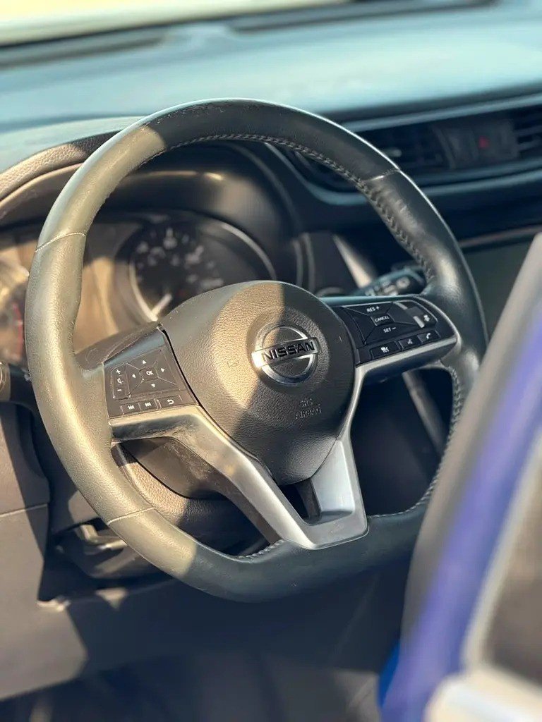 Car Image 2018 NISSAN ROGUE 