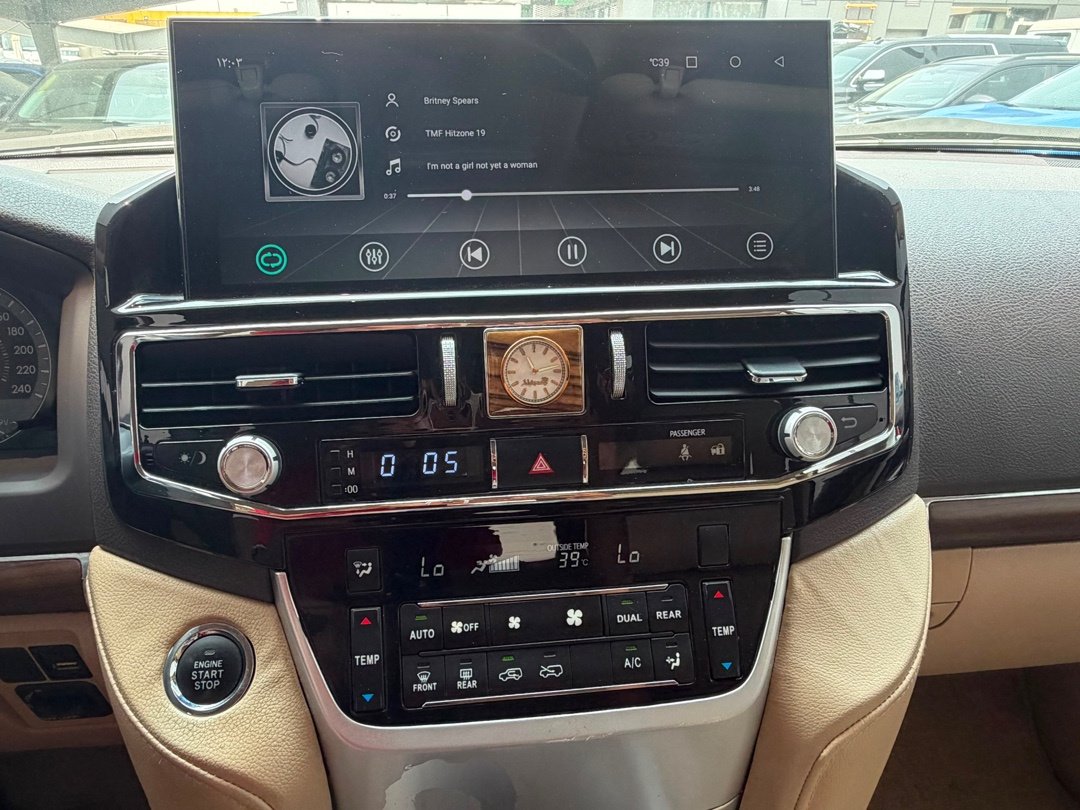 Car Image 2014 TOYOTA LAND CRUISER 