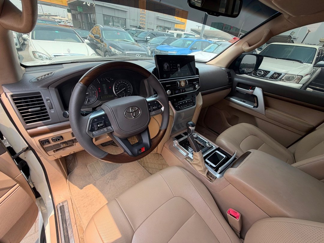 Car Image 2014 TOYOTA LAND CRUISER 