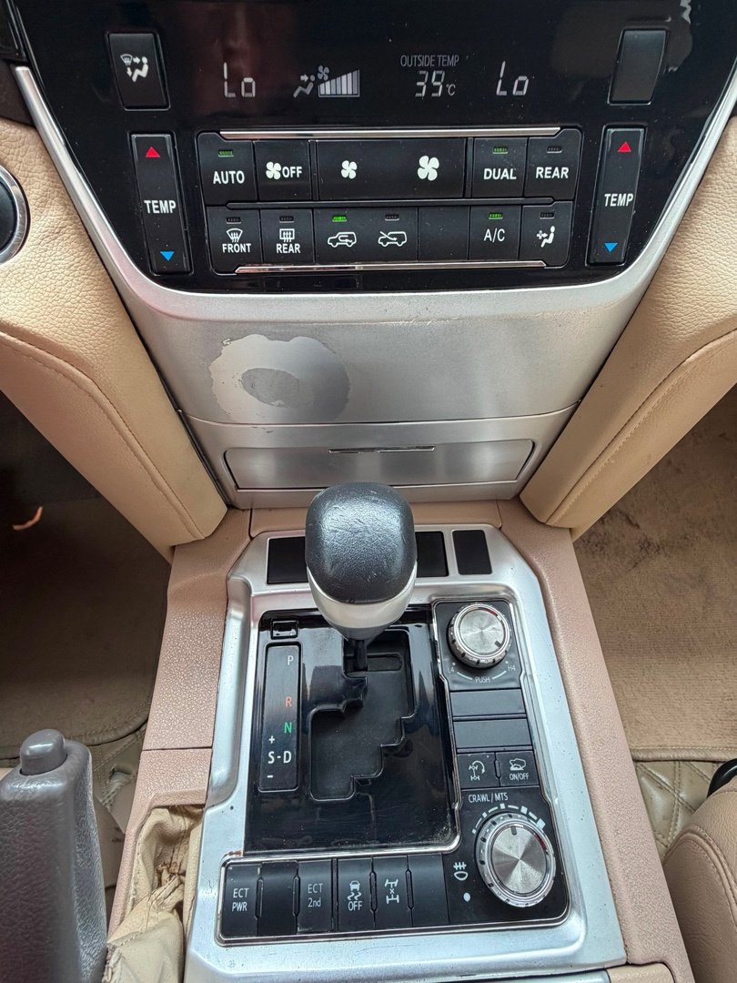 Car Image 2014 TOYOTA LAND CRUISER 