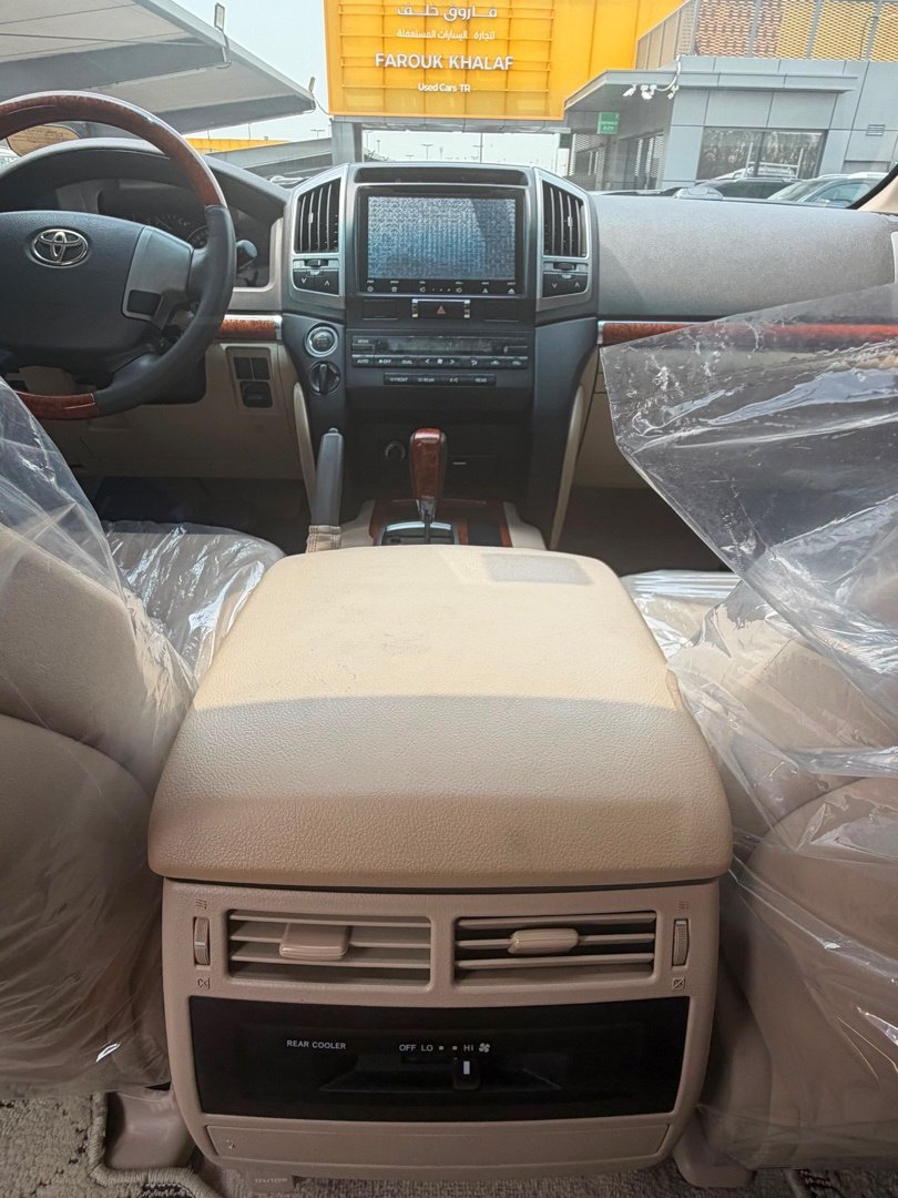 Car Image 2016 TOYOTA LAND CRUISER 