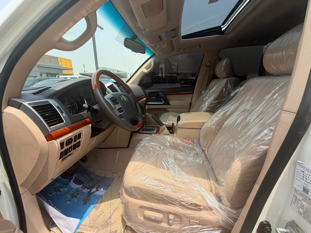 Car Image 2016 TOYOTA LAND CRUISER 