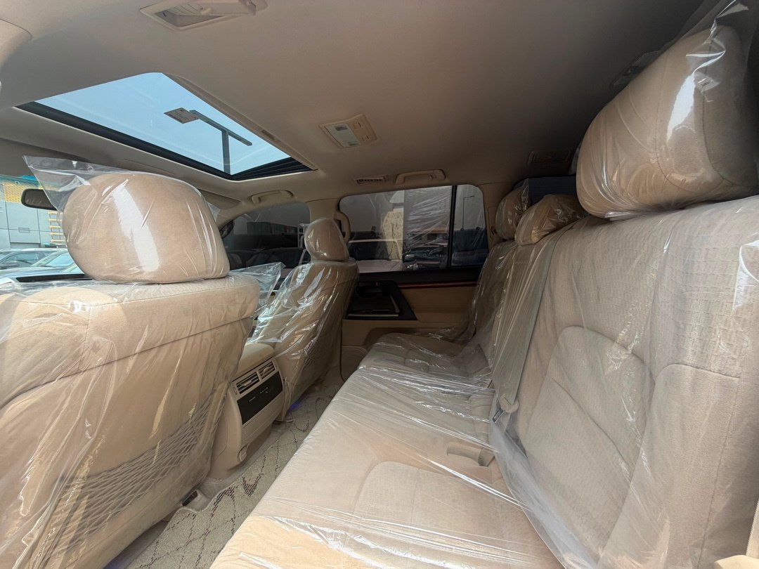 Car Image 2016 TOYOTA LAND CRUISER 