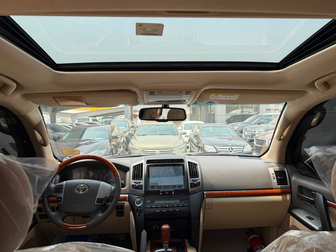 Car Image 2016 TOYOTA LAND CRUISER 