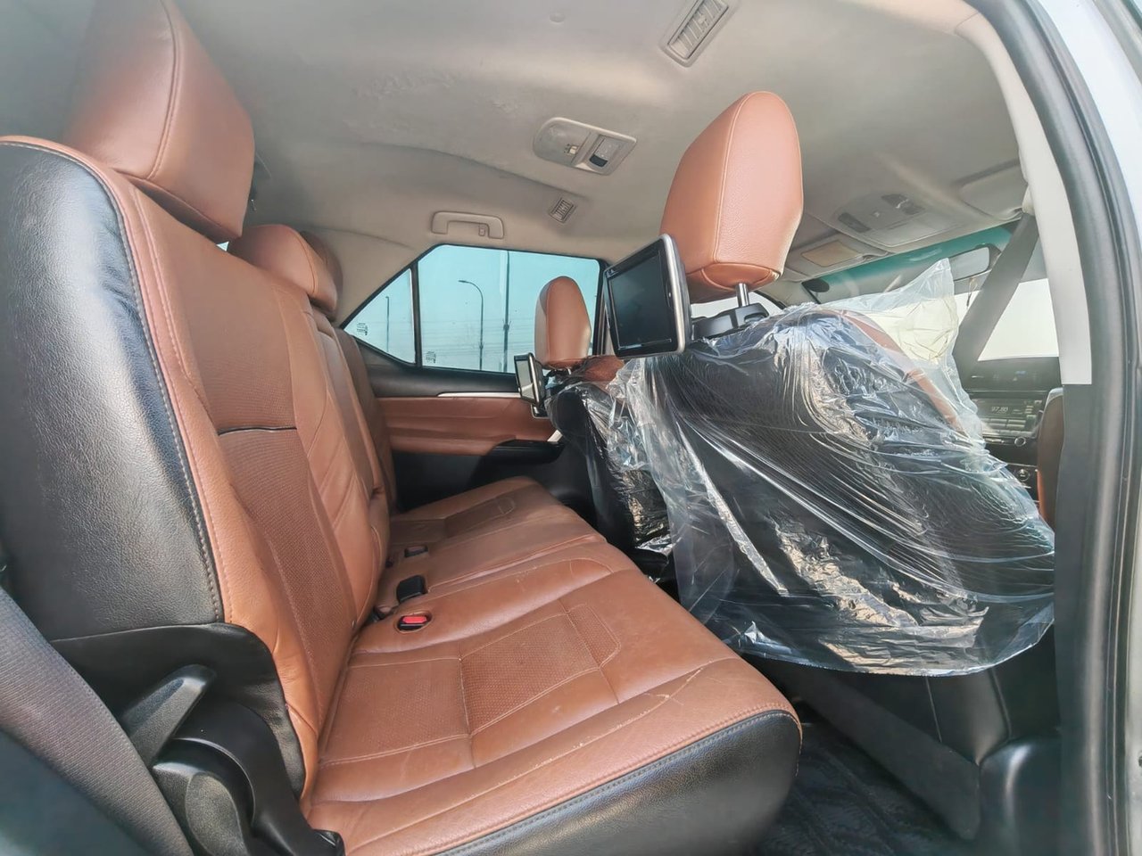 Car Image 2017 TOYOTA FORTUNER 
