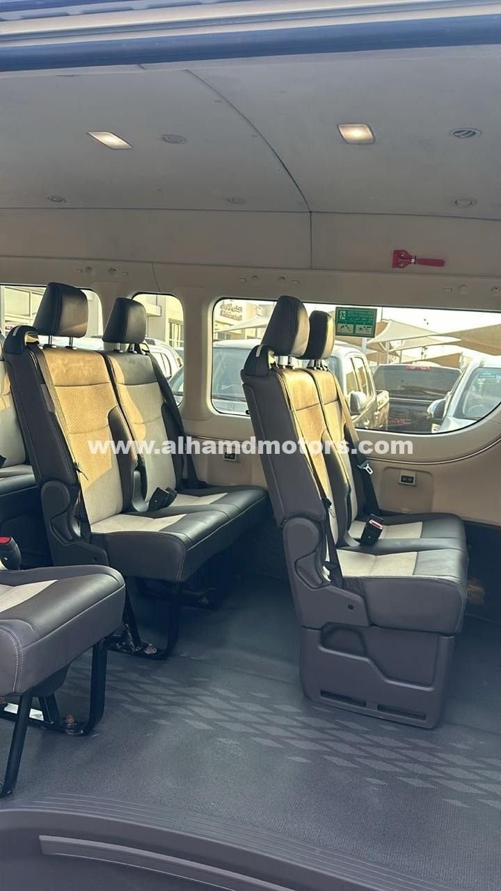 Car Image 2023 TOYOTA Hiace 