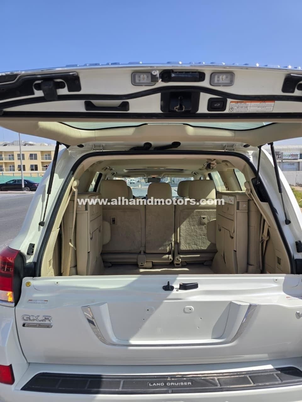 Car Image 2019 TOYOTA LAND CRUISER 