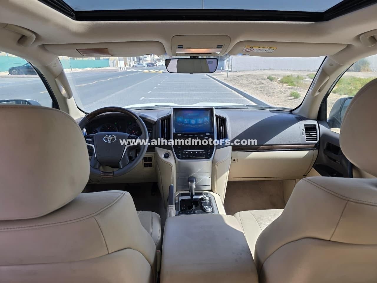 Car Image 2019 TOYOTA LAND CRUISER 
