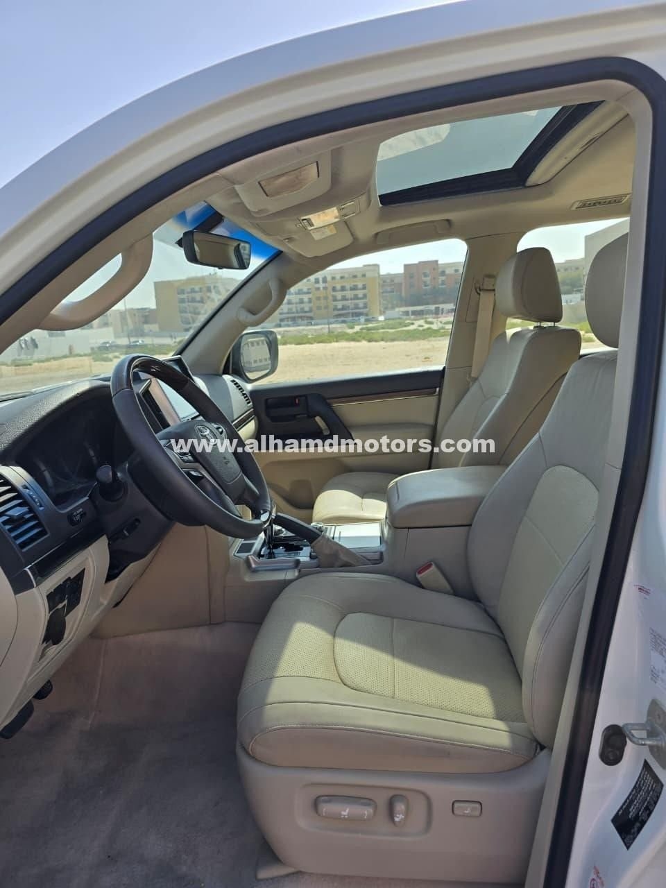 Car Image 2019 TOYOTA LAND CRUISER 